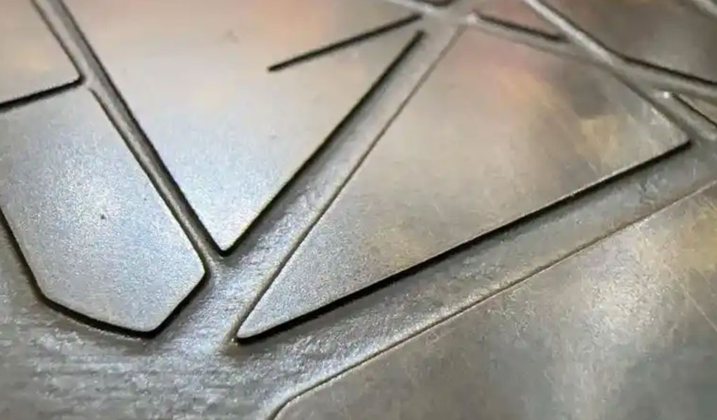 Application of Plasma Etching in Gold-Based Microfluidic Chips